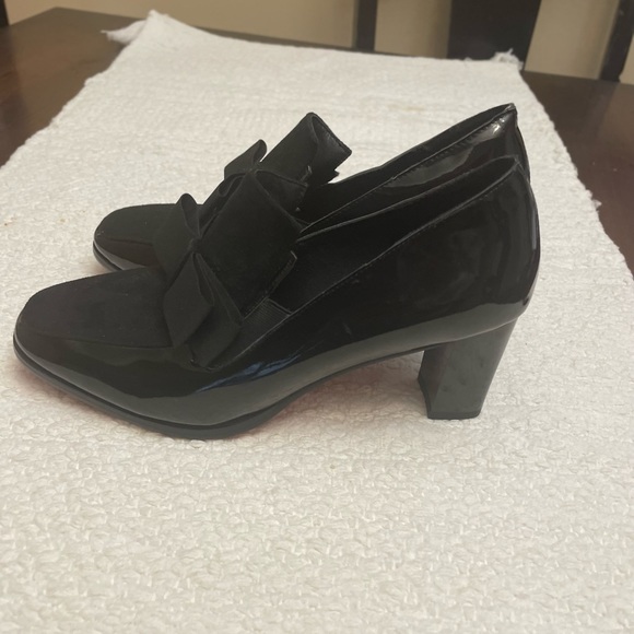 Nice patent shoes. Bottoms are Red. Size 41. - Picture 4 of 4